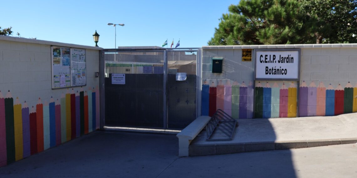 El Ayuntamiento de Mijas cede a la Junta de Andalucía dos parcelas para la ampliación del CEIP Jardín Botánico de La Cala
