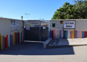 El Ayuntamiento de Mijas cede a la Junta de Andalucía dos parcelas para la ampliación del CEIP Jardín Botánico de La Cala