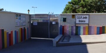 El Ayuntamiento de Mijas cede a la Junta de Andalucía dos parcelas para la ampliación del CEIP Jardín Botánico de La Cala