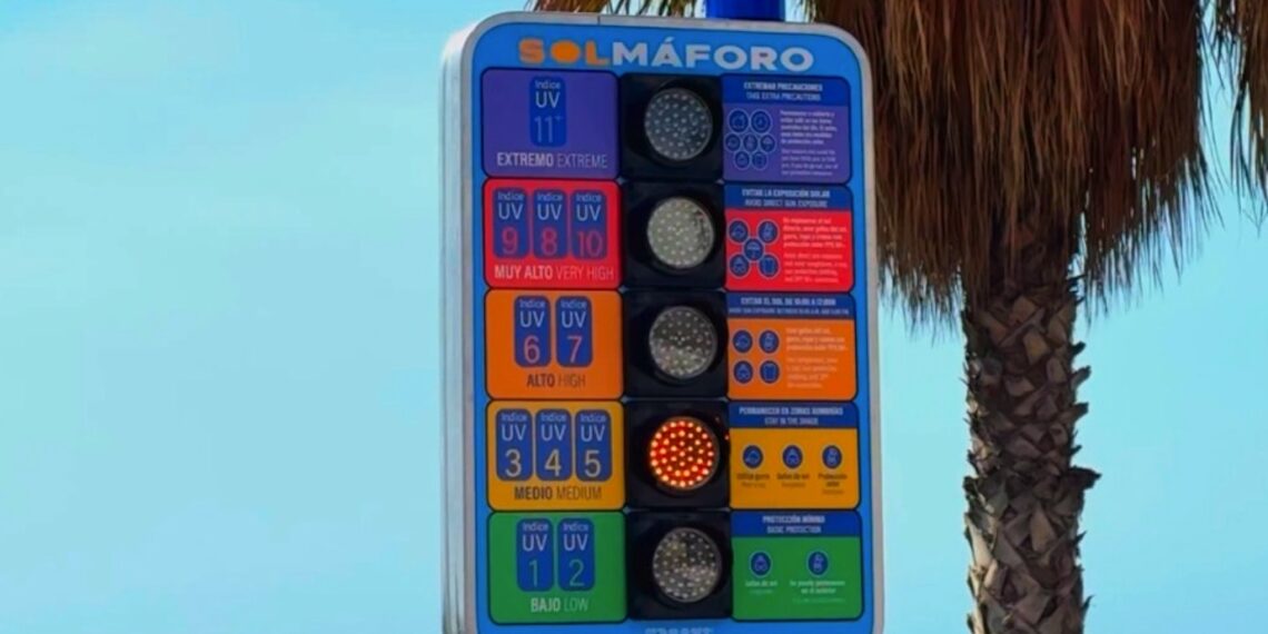 Torremolinos implanta en sus playas semáforos inteligentes con información sobre radiación ultravioleta