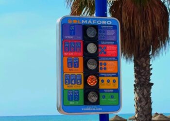 Torremolinos implanta en sus playas semáforos inteligentes con información sobre radiación ultravioleta