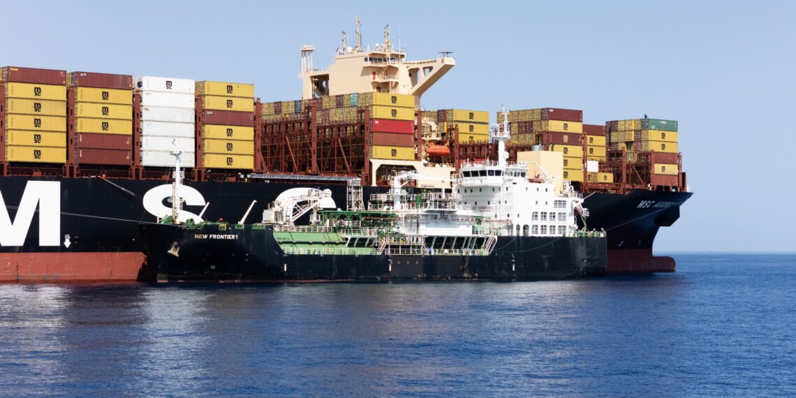 El Puerto de Málaga realiza por primera vez un servicio de suministro de GNL en el fondeo de la bahía