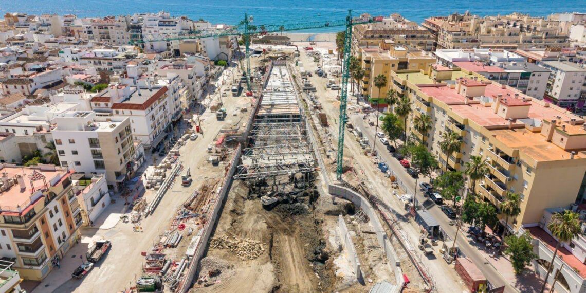 Avanzan las obras del bulevar de Estepona con varias fases en proceso de finalización
