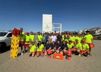 Activado el servicio de salvamento y vigilancia en las playas de Estepona