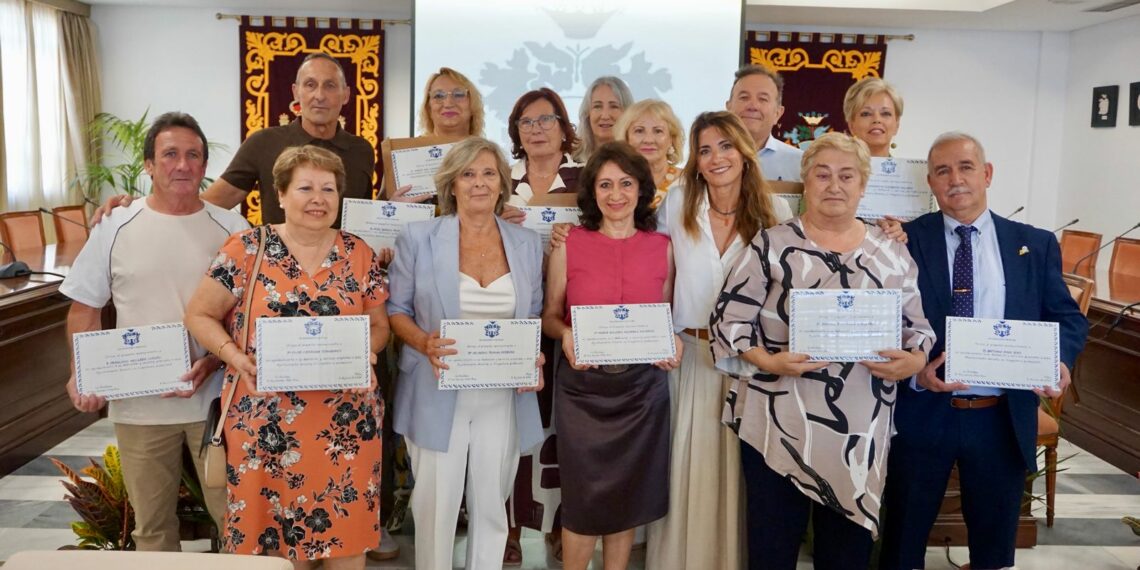 Mijas rinde homenaje a sus jubilados en un acto en el que valora sus trayectorias y su dedicación a la ciudad