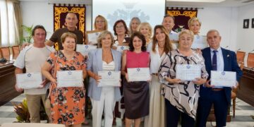 Mijas rinde homenaje a sus jubilados en un acto en el que valora sus trayectorias y su dedicación a la ciudad