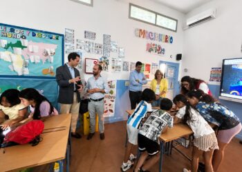 Una iniciativa promueve la seguridad vial y la movilidad sostenible entre un millar de escolares de Marbella