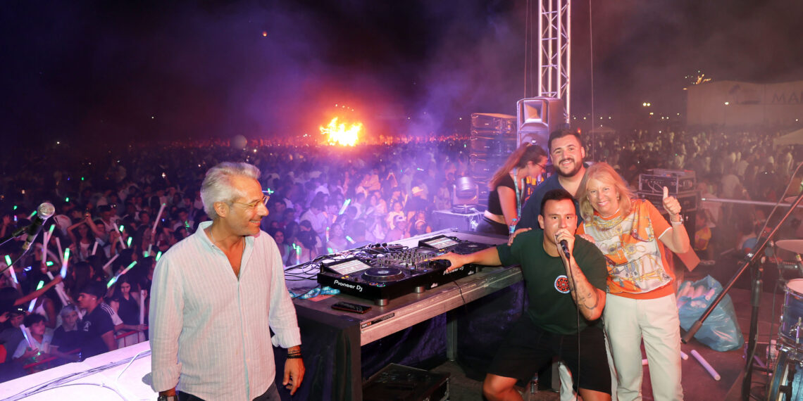 Marbella y San Pedro celebran la noche mágica de San Juan con música en directo y una numerosa participación