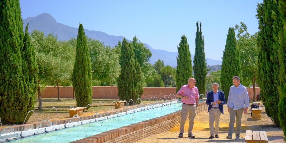 Culminan los trabajos de restauración del jardín árabe del Parque de los Tres Jardines de San Pedro Alcántara