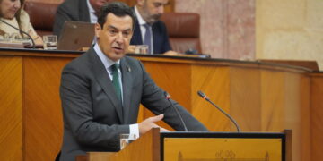 Juanma Moreno afronta este lunes el debate de investidura con la incógnita del apoyo de Vox