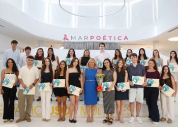 Marbella reconoce el “esfuerzo” de más de una veintena de estudiantes del municipio con los mejores expedientes académicos