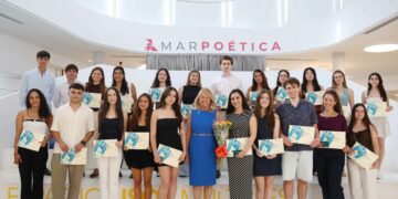Marbella reconoce el “esfuerzo” de más de una veintena de estudiantes del municipio con los mejores expedientes académicos