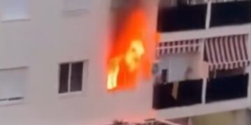 Incendio a primera hora en Nueva Andalucía: vivienda calcinada y dos personas atendidas