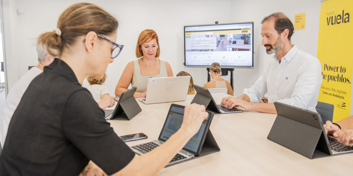 Andalucía ayudará a los pequeños municipios a convertirse en destino para nómadas digitales