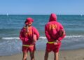 La rápida actuación de dos socorristas en Benalmádena estabiliza a una bañista tras desvanecerse en la playa