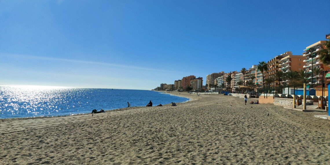 Hallan el cadáver de una persona en la playa de Los Boliches