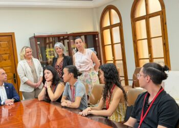 Benalmádena impulsa el empleo juvenil con la incorporación de 12 jóvenes al Ayuntamiento a través del programa ‘Activa-T Joven’