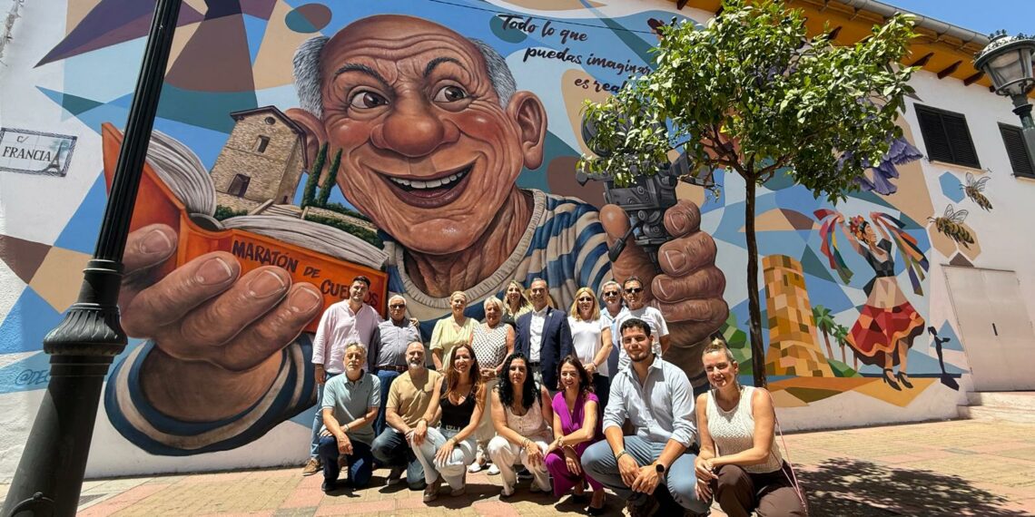 El Ayuntamiento avanza en la creación del mural de Pueblosol para recuperar la historia de Arroyo de la Miel