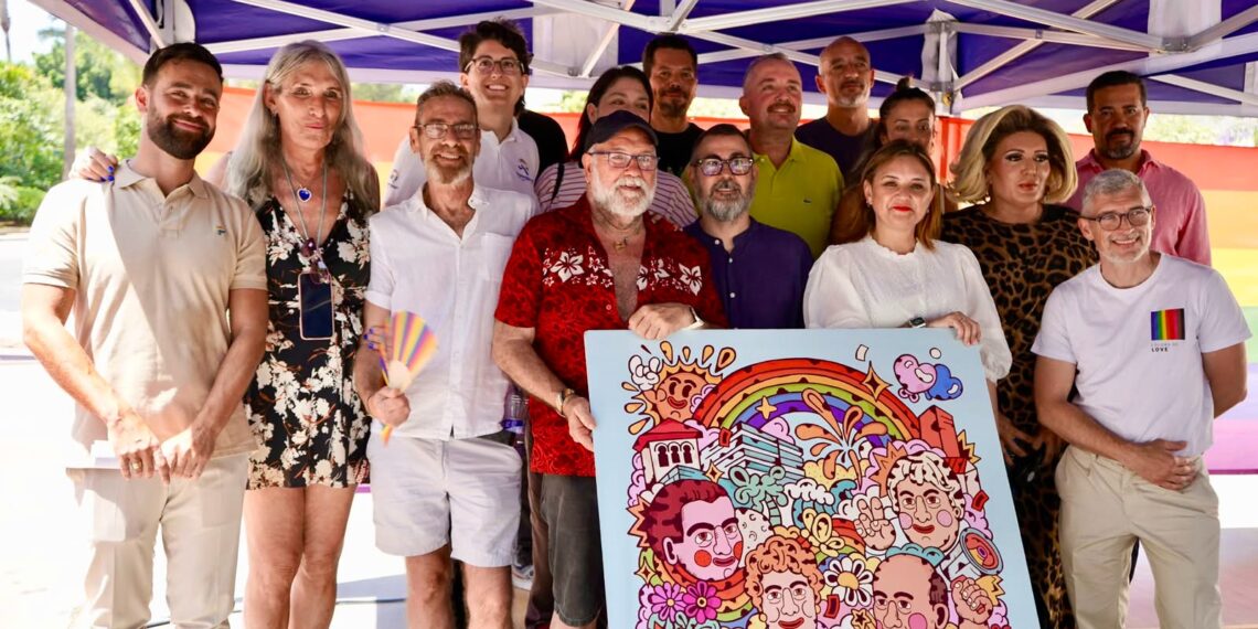 Comienzan los actos centrales del Pride 2026 de Torremolinos con el despliegue de la bandera arcoíris
