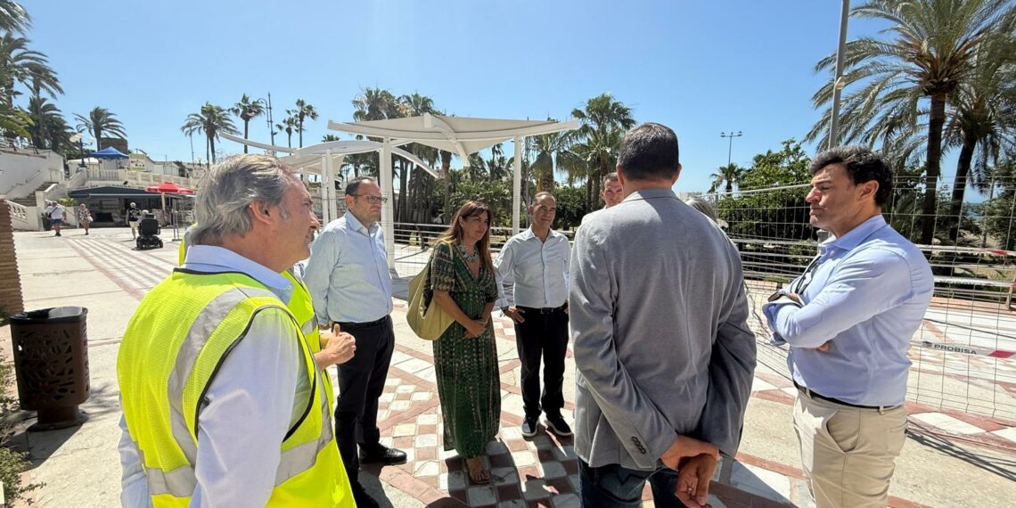 Benalmádena recupera espacios de sombra en el Paseo Marítimo Virgen del Carmen con una inversión de más de 824.000 euros