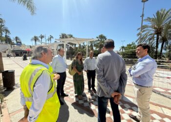Benalmádena recupera espacios de sombra en el Paseo Marítimo Virgen del Carmen con una inversión de más de 824.000 euros
