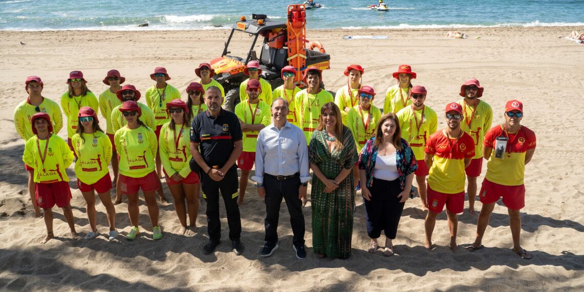Benalmádena refuerza la seguridad y la accesibilidad de las playas con un amplio dispositivo de vigilancia y salvamento