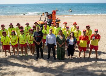 Benalmádena refuerza la seguridad y la accesibilidad de las playas con un amplio dispositivo de vigilancia y salvamento