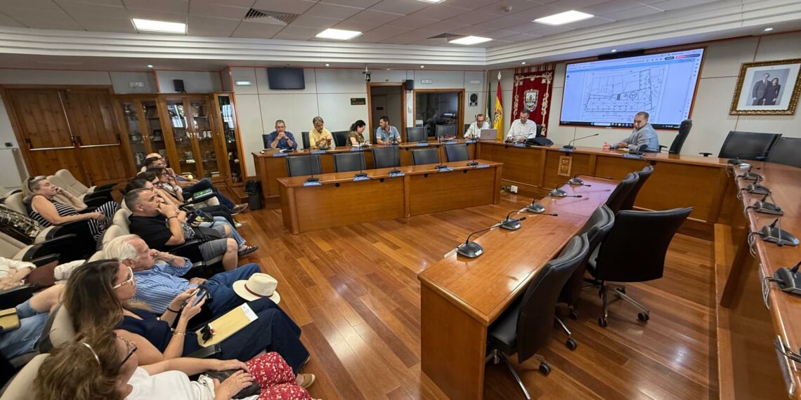Ayuntamiento y vecinos consensúan el inicio de las obras del parking La Cazalla y la plaza del Alguacil para la semana del 22 de junio
