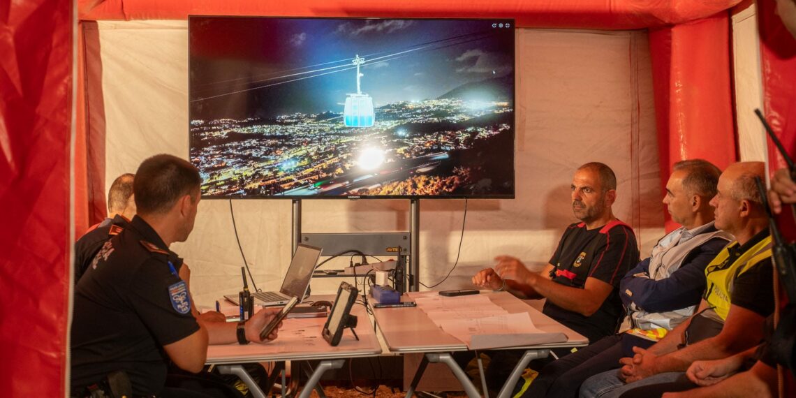 Benalmádena refuerza la coordinación de sus servicios de emergencia con un ejercicio práctico de rescate en el teleférico