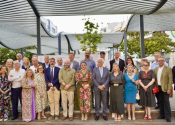 Un viaje por los 400 años del Cuerpo Consular de Málaga desde el centro histórico de Torremolinos