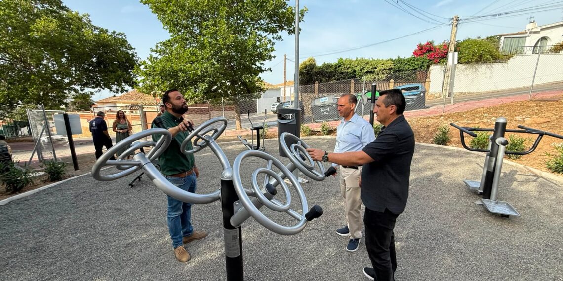 Lara supervisa las mejoras realizadas en la urbanización Veracruz con la creación de una zona biosaludable, tareas de desbroce y la remodelación de la calle Esteban Martín
