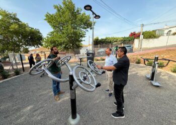 Lara supervisa las mejoras realizadas en la urbanización Veracruz con la creación de una zona biosaludable, tareas de desbroce y la remodelación de la calle Esteban Martín