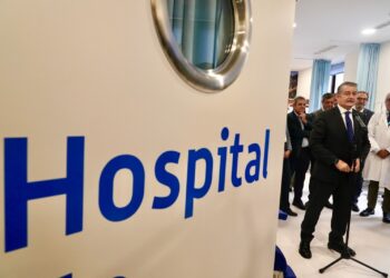 El Hospital Regional de Málaga firma el acta de inicio de las obras del futuro Centro de Protonterapia