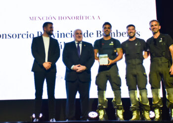 El Consorcio Provincial de Bomberos recibe una Mención Honorífica de Casares por su labor durante las inundaciones de febrero