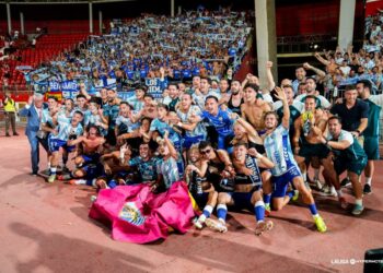El Málaga de los niños culmina una historia de ensueño y regresa a Primera División