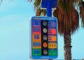 Torremolinos apuesta por semáforos inteligentes con información sobre radiación ultravioleta en sus playas