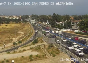 Colapso en la A-7 por San Pedro Alcántara: cerrado un carril y retenciones en ambos sentidos