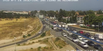 Colapso en la A-7 por San Pedro Alcántara: cerrado un carril y retenciones en ambos sentidos
