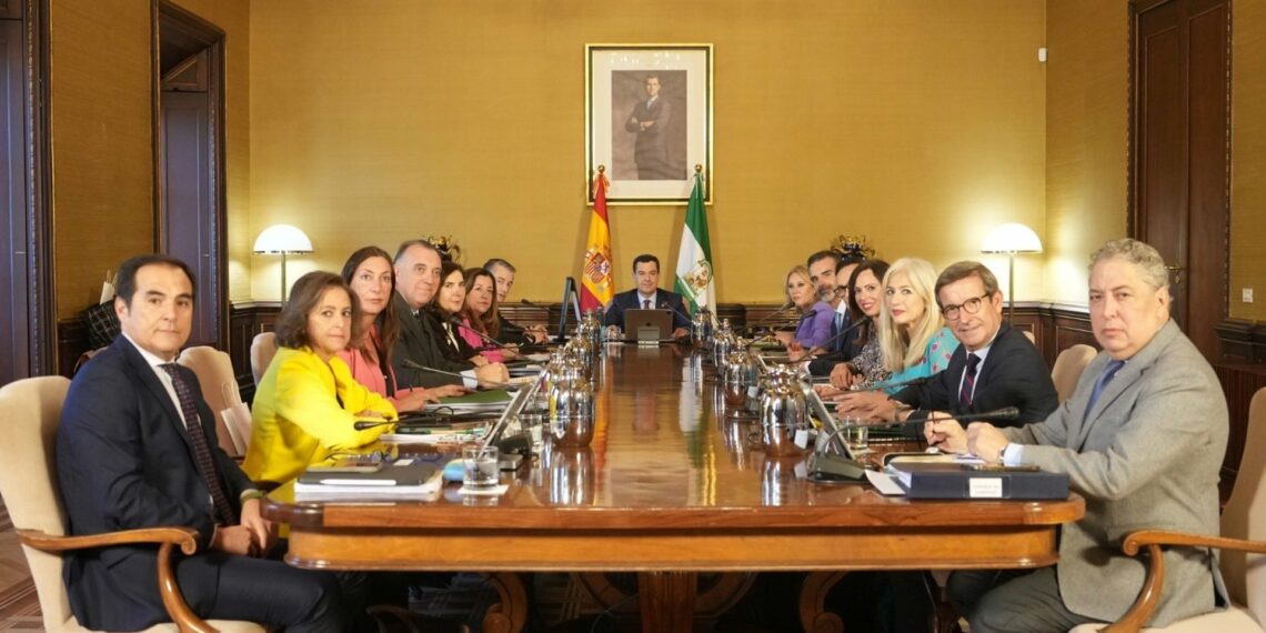 La Junta da luz verde este miércoles a un contrato de 776 millones para atender a 26.328 mayores dependientes
