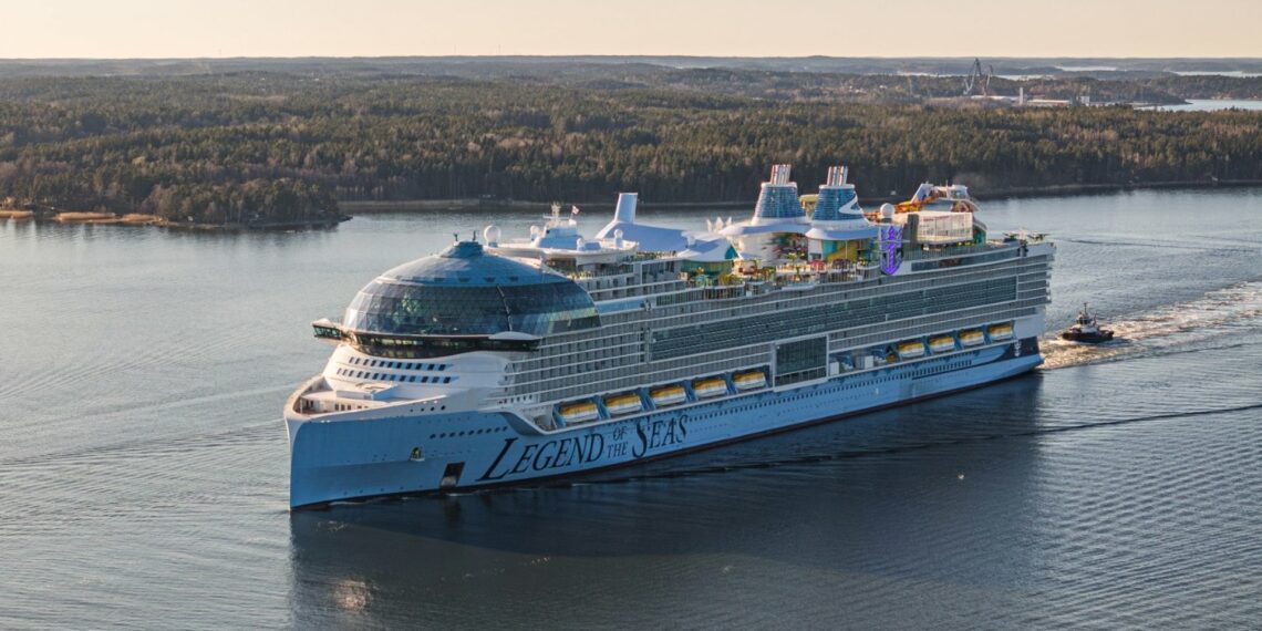 El Legend of the Seas zarpará este lunes desde Málaga en su viaje inaugural previo al debut europeo