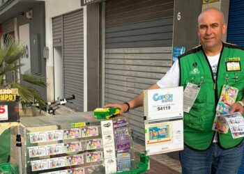 La ONCE reparte 210.000 euros en Cruz del Humilladero: «Se lo he dado a mis clientes de siempre»