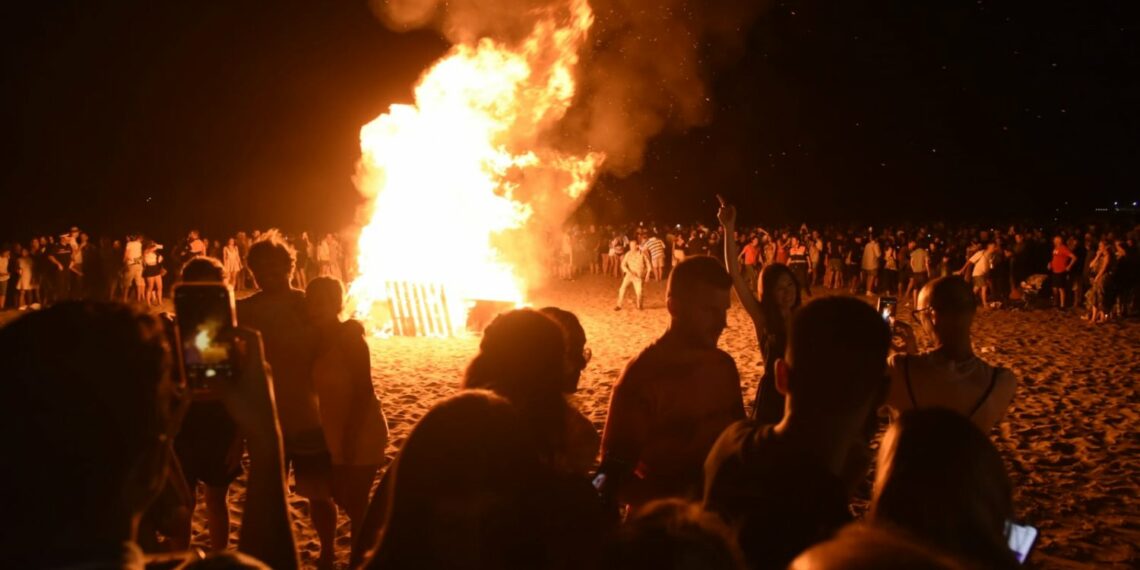 Torremolinos celebra la festividad de San Juan con moragas y música