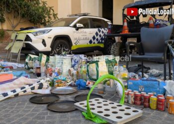 Denunciadas siete personas por venta ilegal y ocupación del espacio público en la playa La Malagueta