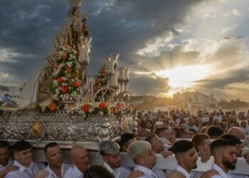 Marbella volverá a rendir homenaje este sábado a la Virgen del Carmen con el tradicional ascenso submarino de la imagen en la Playa de El Cable