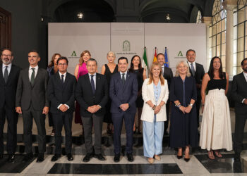 Juanma Moreno pide más «diálogo, rigor y empatía» en la toma de posesión de los nuevos delegados de la Junta