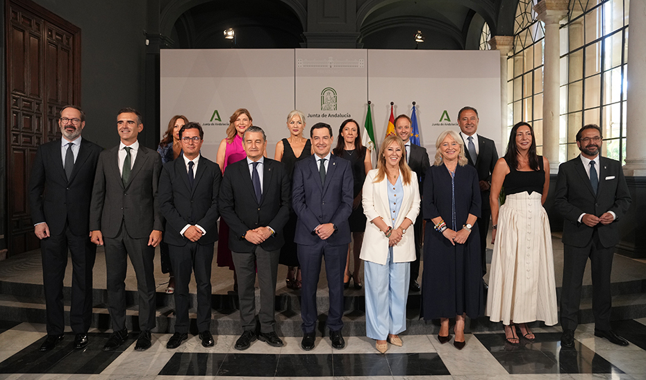 Juanma Moreno pide más «diálogo, rigor y empatía» en la toma de posesión de los nuevos delegados de la Junta