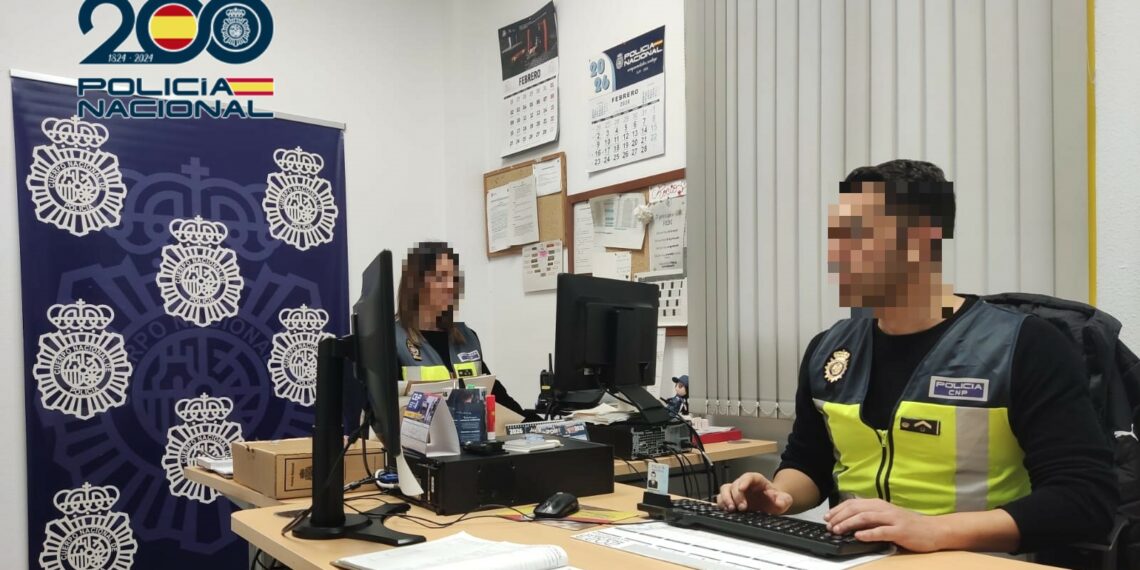 Resueltas seis estafas a personas mayores en cajeros automáticos de Málaga