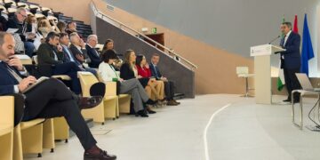 La Junta concede más de 421.000 euros a tres entidades locales de Málaga para formar a su personal