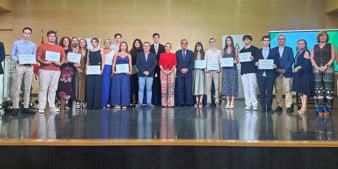 Reconocimiento a los 13 estudiantes de la provincia con Premios Extraordinarios de Bachillerato