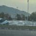 Amanece un coche volcado sobre la rotonda de la Guardia Civil de Mijas